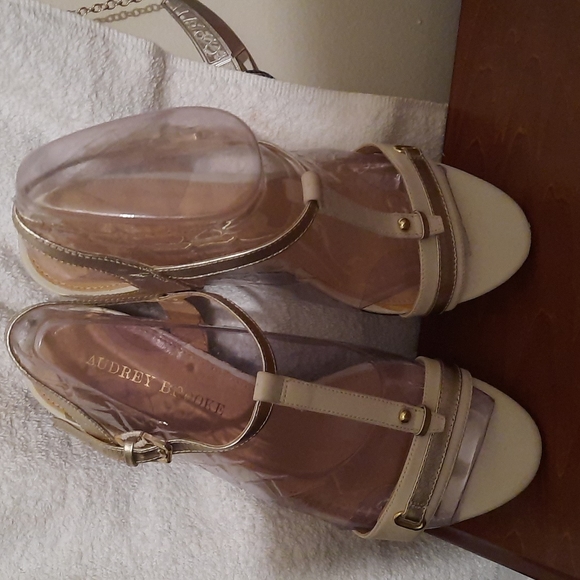 Ladies Sandal - Picture 3 of 3